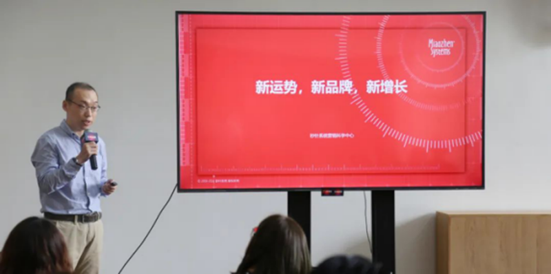 從「網(wǎng)紅」到「長紅」：新消費品牌的增長密碼8.6454.png